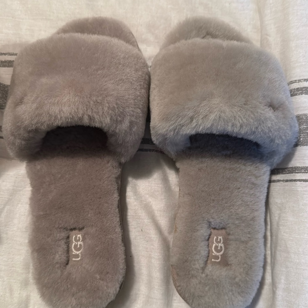 Ugg fuzzy house slippers